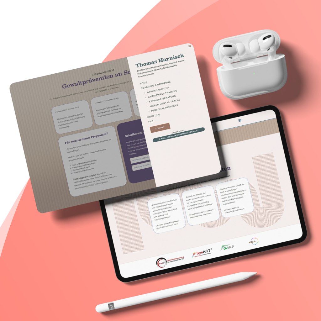 Multi-Device-Mockup der Website von Thomas Harnisch Excellence Coaching auf Tablet und iPad, gestaltet von der Marketing Gilde – zeigt verschiedene Unterseiten des responsiven Webdesigns für Coaching-, Beratungs- und Gewaltpräventionsangebote.